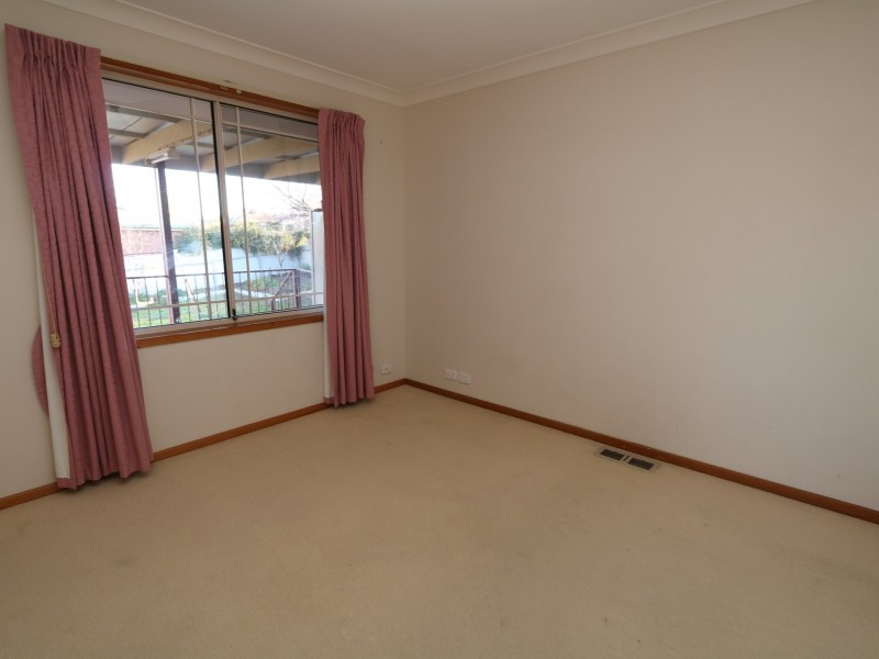 2 Delvin Place, Kooringal NSW 2650