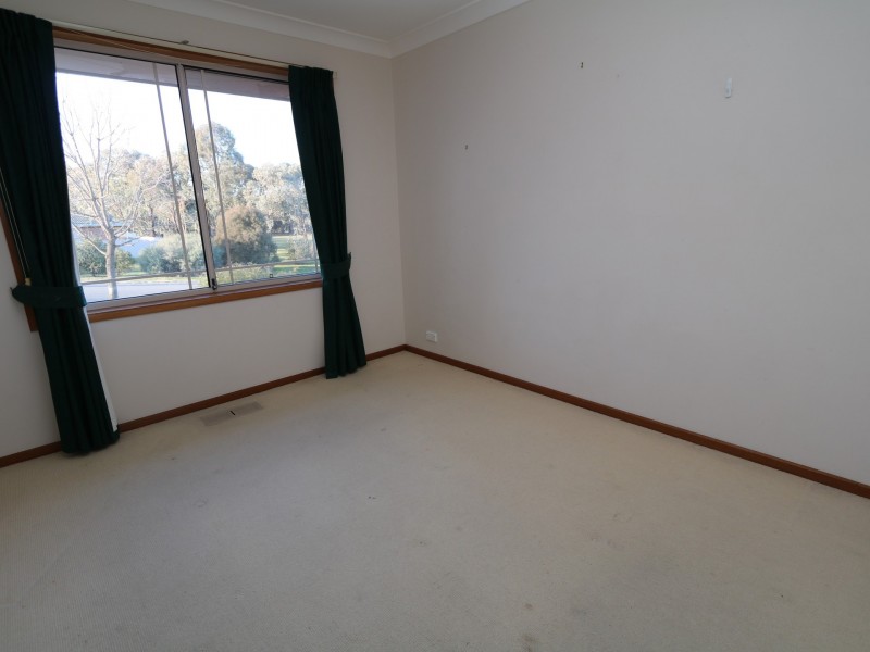 2 Delvin Place, Kooringal NSW 2650