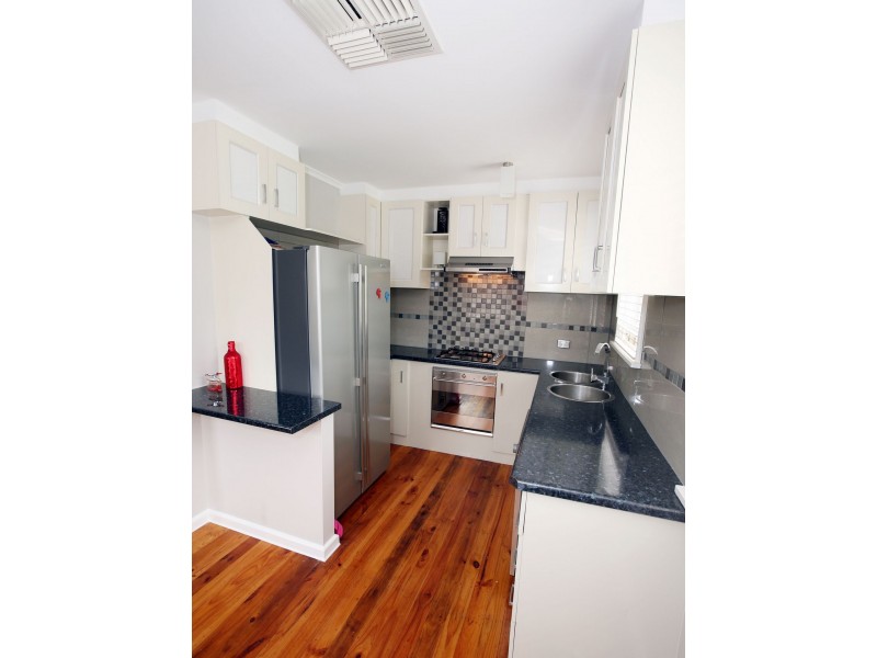 30 Gilmore Avenue, Mount Austin NSW 2650