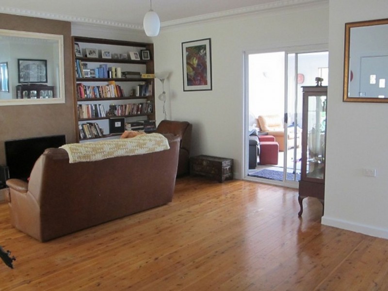 15 Mathoura Avenue, Mount Austin NSW 2650