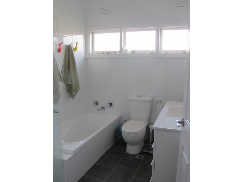 15 Mathoura Avenue, Mount Austin NSW 2650