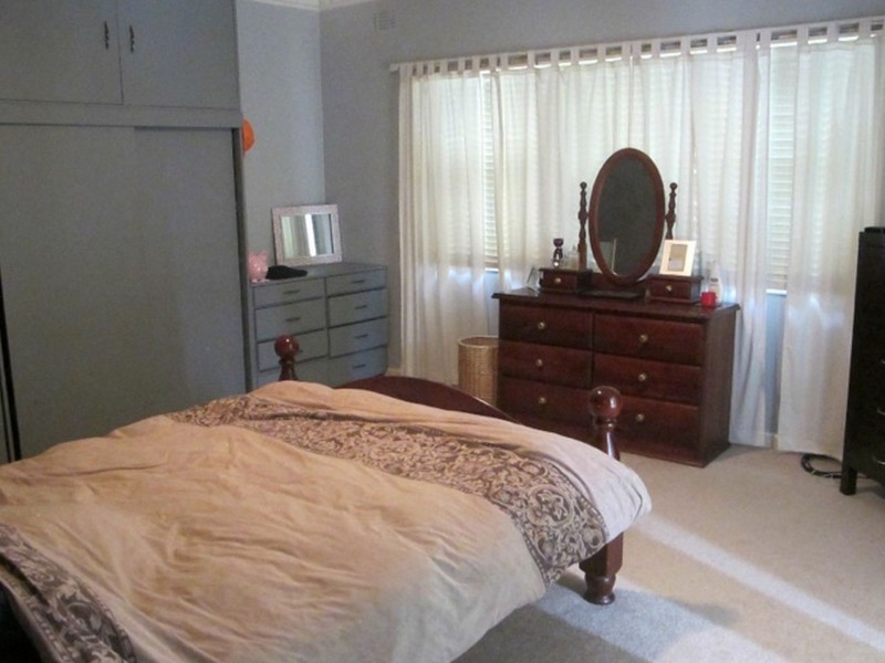 15 Mathoura Avenue, Mount Austin NSW 2650