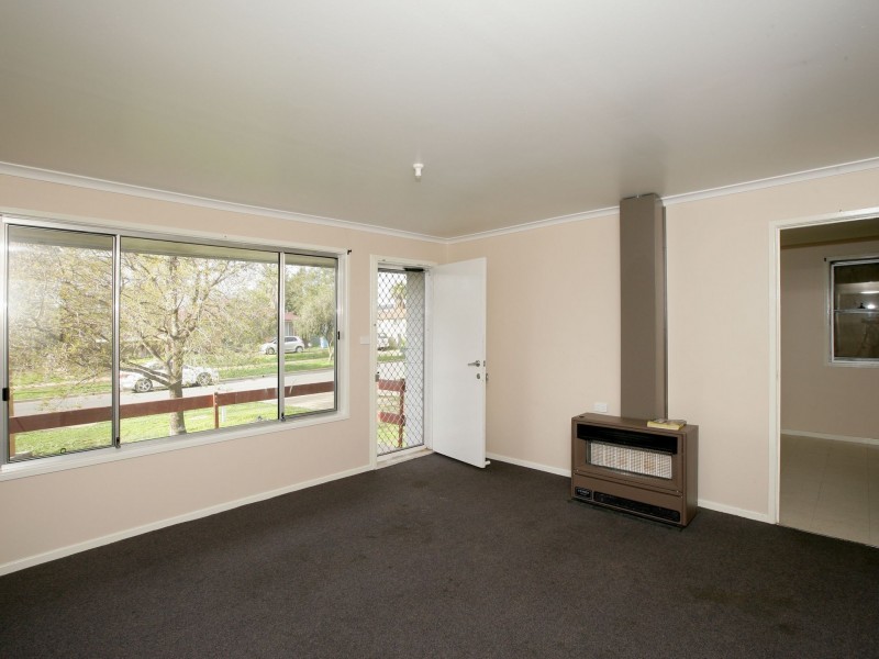 137 Raye Street, Tolland NSW 2650