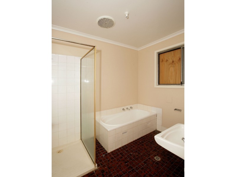 137 Raye Street, Tolland NSW 2650