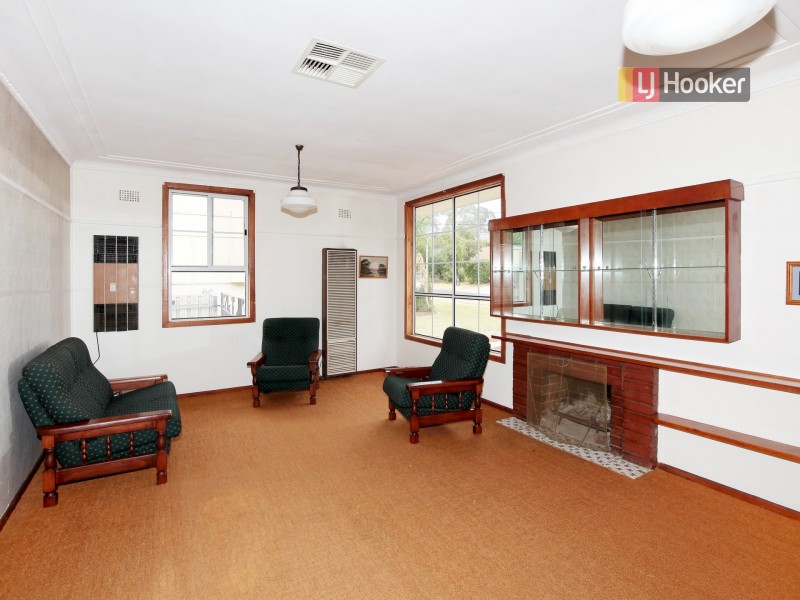 19 Doyle Avenue, Mount Austin NSW 2650