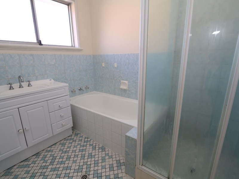 60 Mimosa Drive, Mount Austin NSW 2650