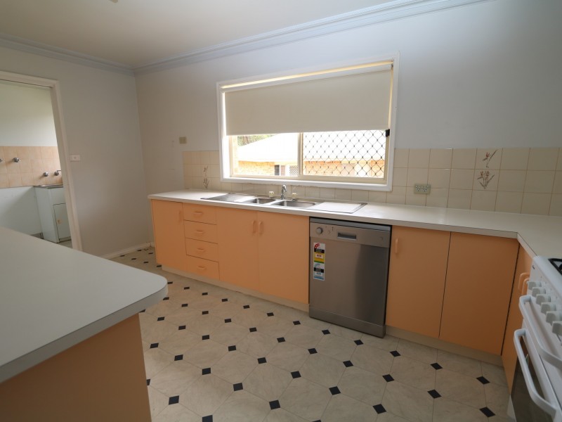 4/1 Juniper Place, Forest Hill NSW 2651