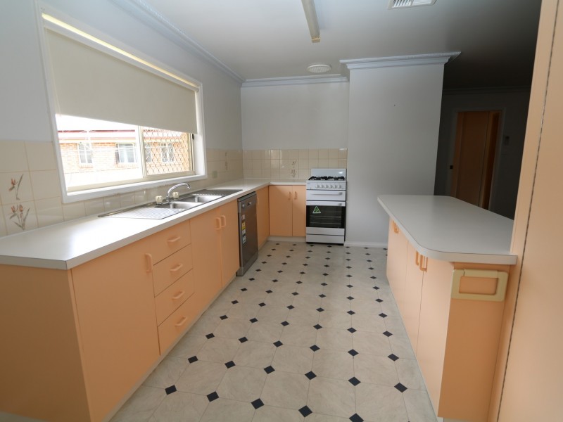 4/1 Juniper Place, Forest Hill NSW 2651