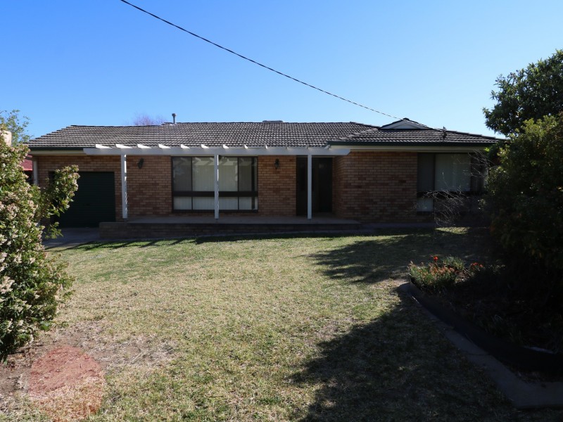 5 Coyne Street, Mount Austin NSW 2650