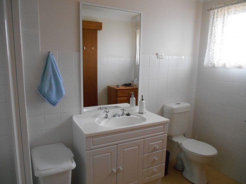 2/22 Inglis Street, Lake Albert NSW 2650