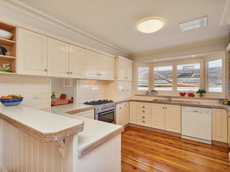 1 Sunshine Avenue, Turvey Park NSW 2650