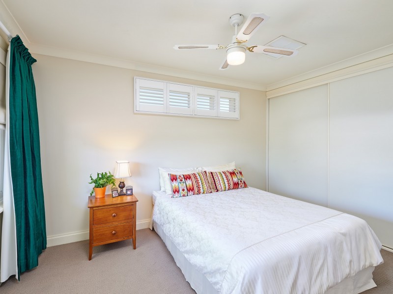 1 Sunshine Avenue, Turvey Park NSW 2650