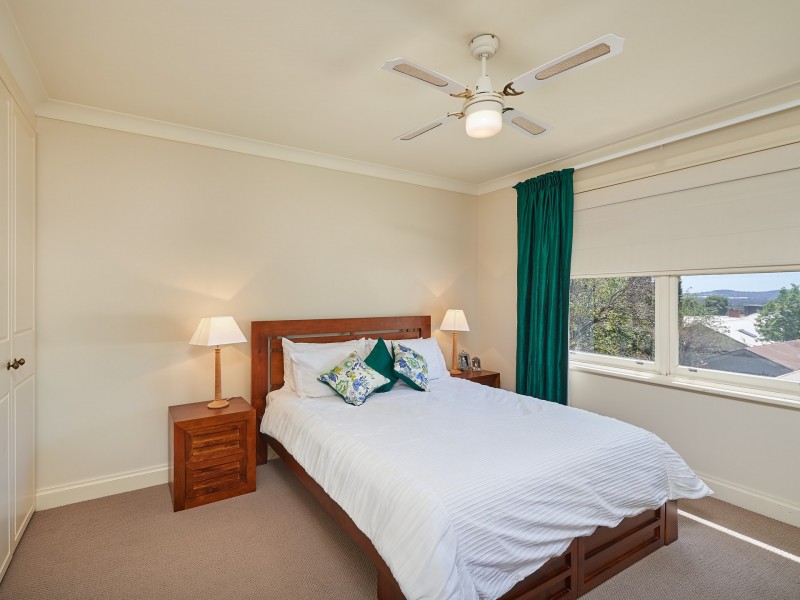 1 Sunshine Avenue, Turvey Park NSW 2650