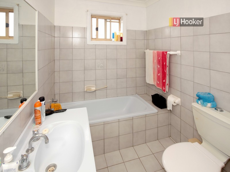 Unit 1/2 Borneo Place, Ashmont NSW 2650