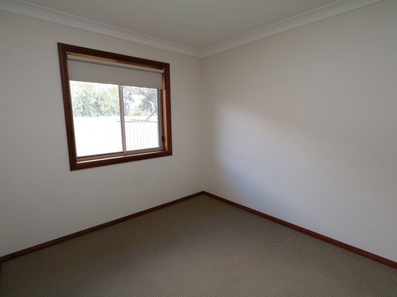 6 Boyd Place, Tolland NSW 2650