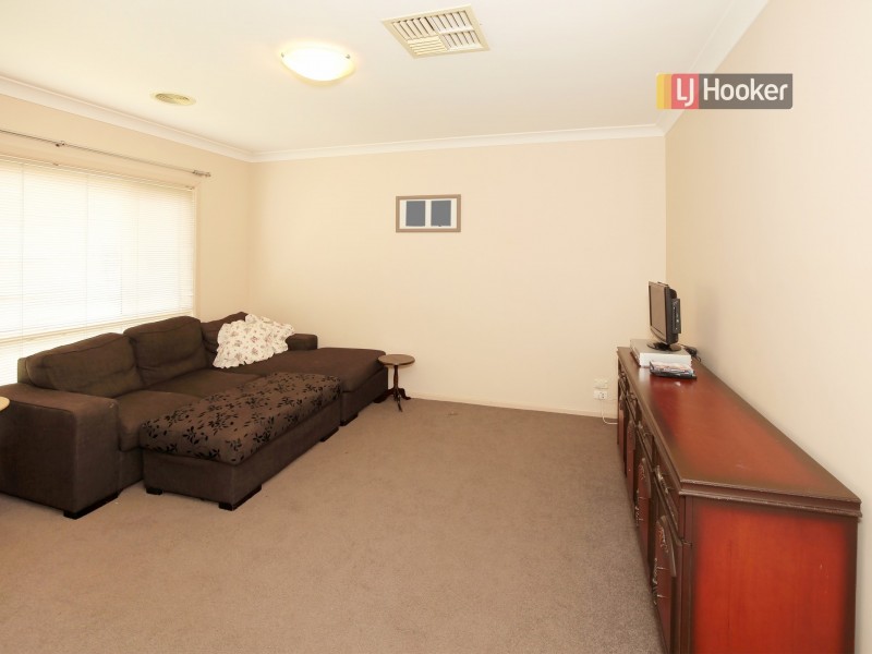 106 Yentoo Drive, Glenfield Park NSW 2650