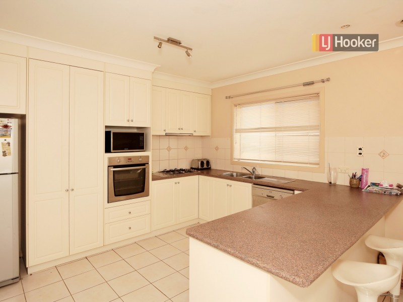 106 Yentoo Drive, Glenfield Park NSW 2650