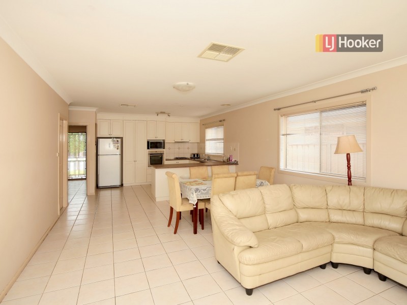 106 Yentoo Drive, Glenfield Park NSW 2650