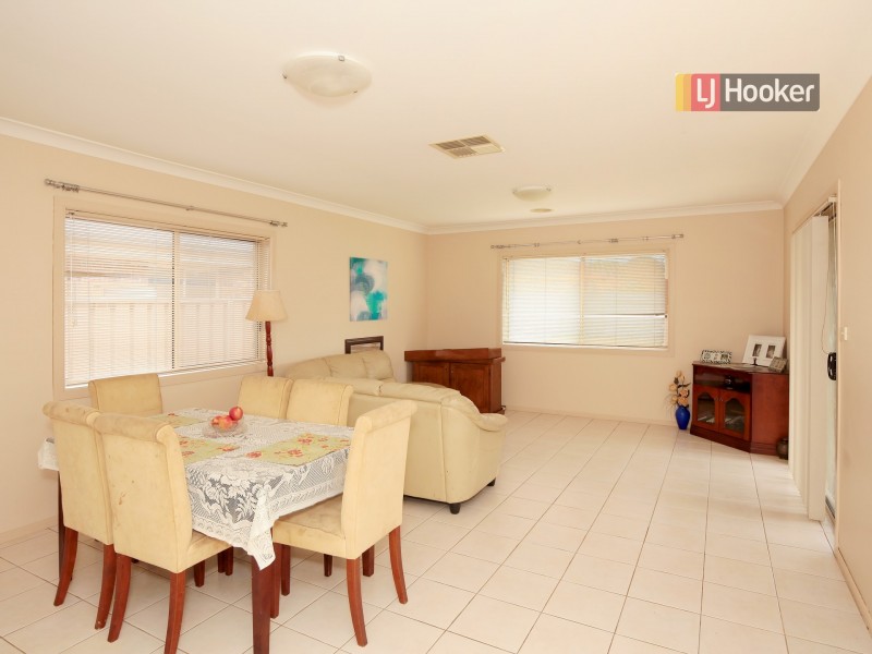 106 Yentoo Drive, Glenfield Park NSW 2650