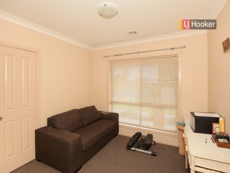106 Yentoo Drive, Glenfield Park NSW 2650