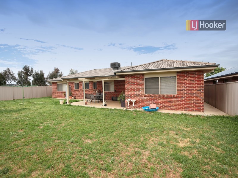 106 Yentoo Drive, Glenfield Park NSW 2650