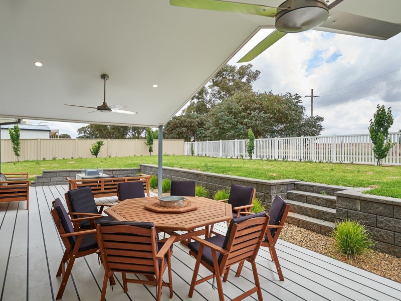 2 Paradise Drive, Gobbagombalin NSW 2650