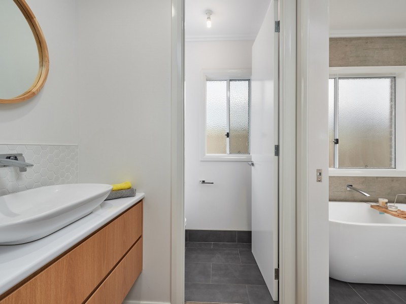 2 Paradise Drive, Gobbagombalin NSW 2650