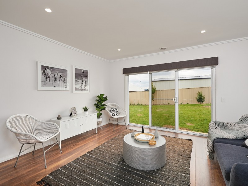 2 Paradise Drive, Gobbagombalin NSW 2650