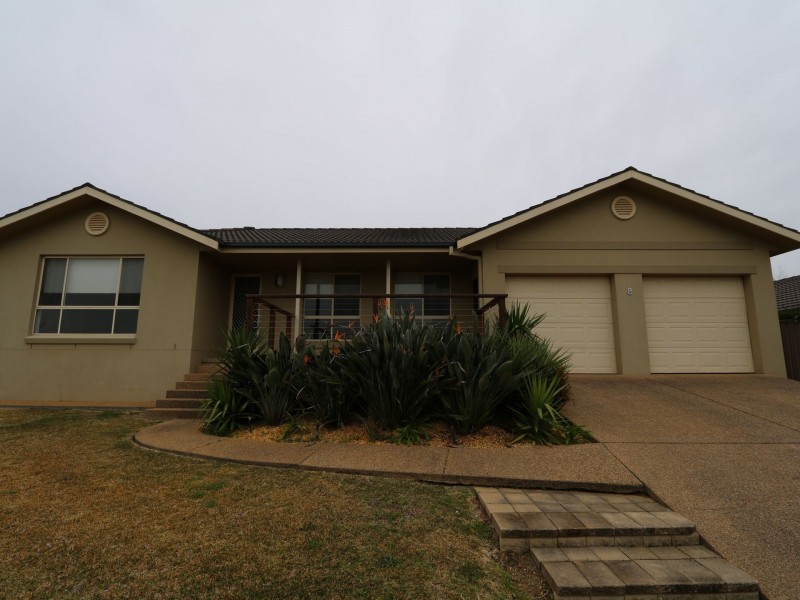 8 Fletcher Place, Kooringal NSW 2650