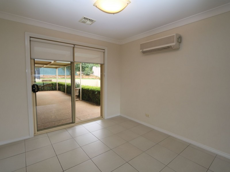 8 Fletcher Place, Kooringal NSW 2650