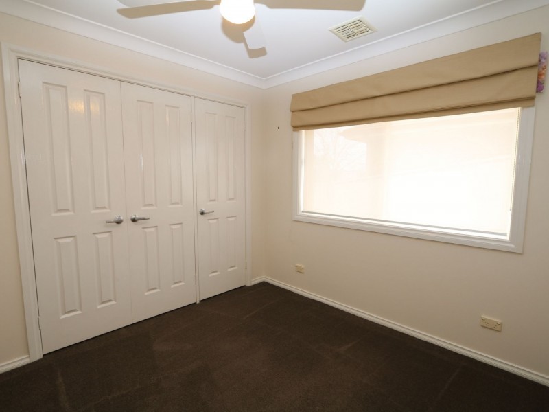 8 Fletcher Place, Kooringal NSW 2650