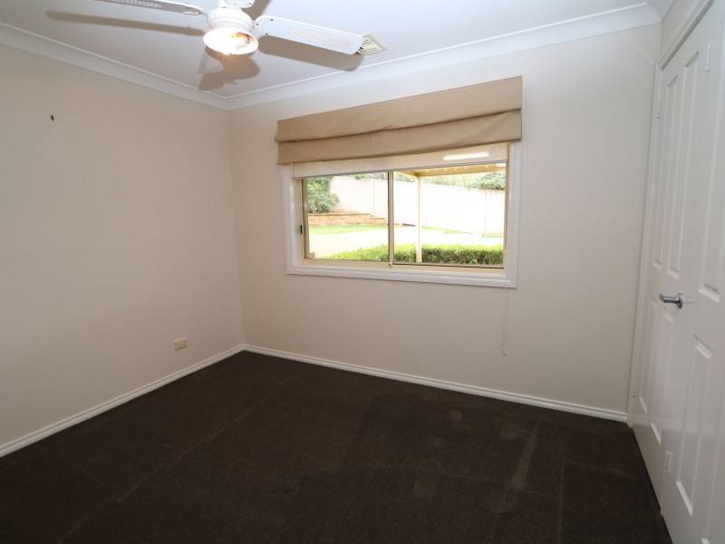 8 Fletcher Place, Kooringal NSW 2650