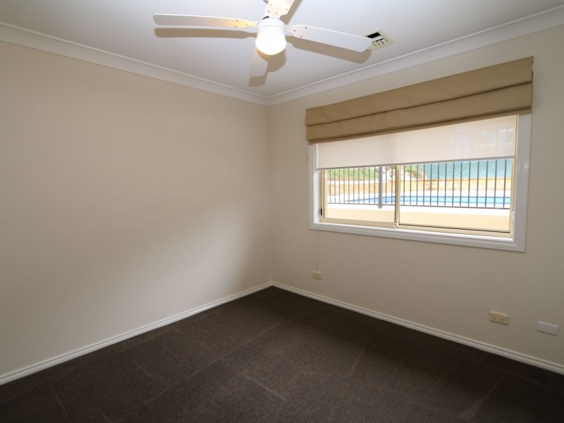 8 Fletcher Place, Kooringal NSW 2650