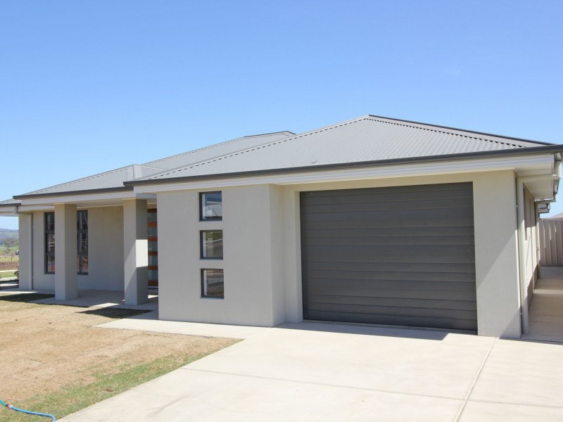 2/12 Paradise Drive, Gobbagombalin NSW 2650