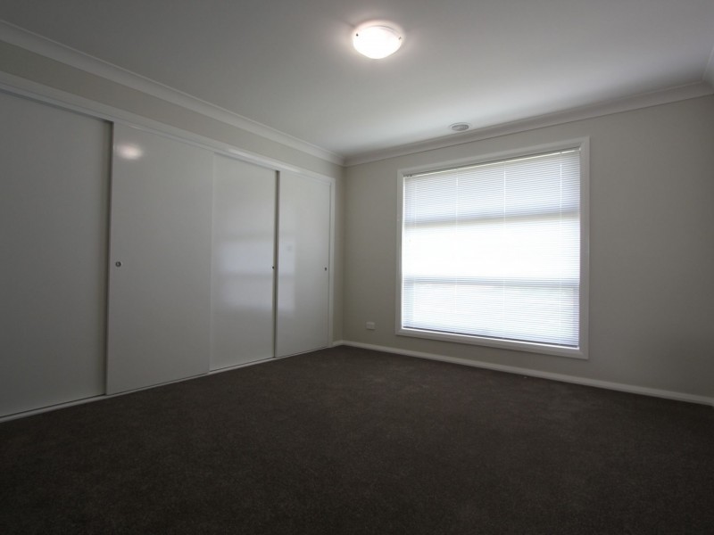 2/12 Paradise Drive, Gobbagombalin NSW 2650