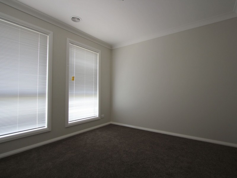 2/12 Paradise Drive, Gobbagombalin NSW 2650