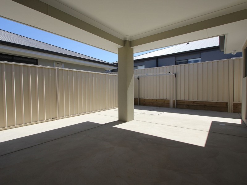 2/12 Paradise Drive, Gobbagombalin NSW 2650