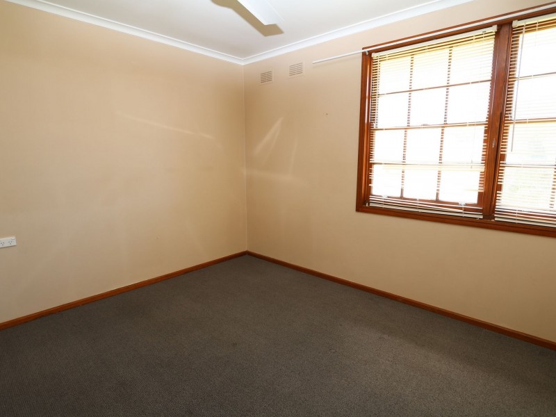 25 Ziegler Avenue, Kooringal NSW 2650