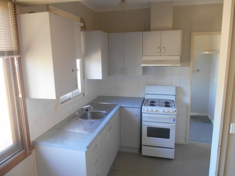 2 Immarna Place, Kooringal NSW 2650