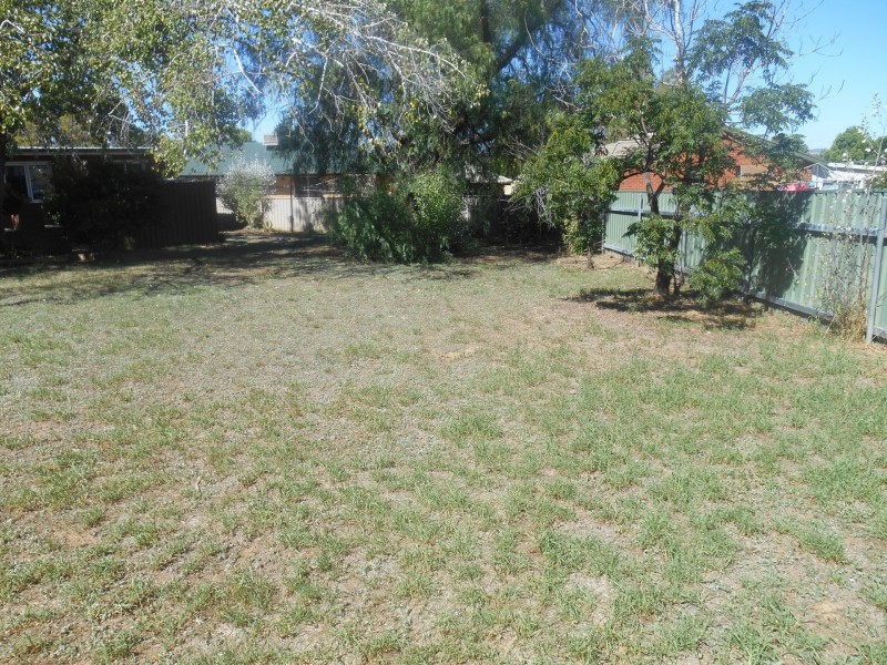 2 Immarna Place, Kooringal NSW 2650