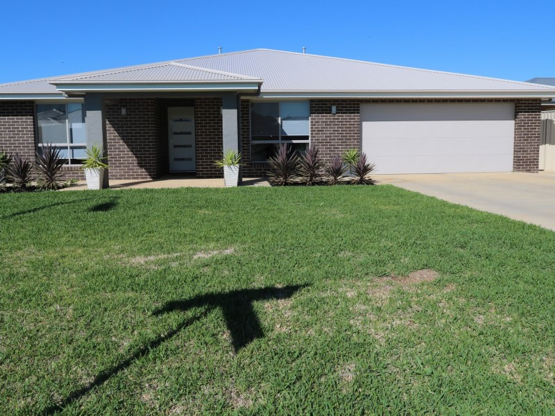 9 Morris Crescent, Gobbagombalin NSW 2650