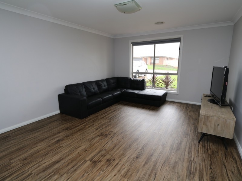 9 Morris Crescent, Gobbagombalin NSW 2650