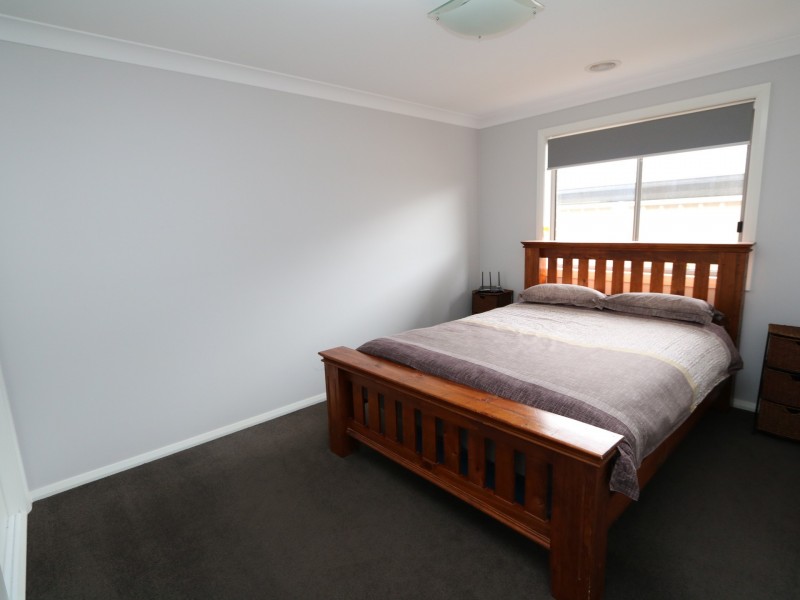 9 Morris Crescent, Gobbagombalin NSW 2650