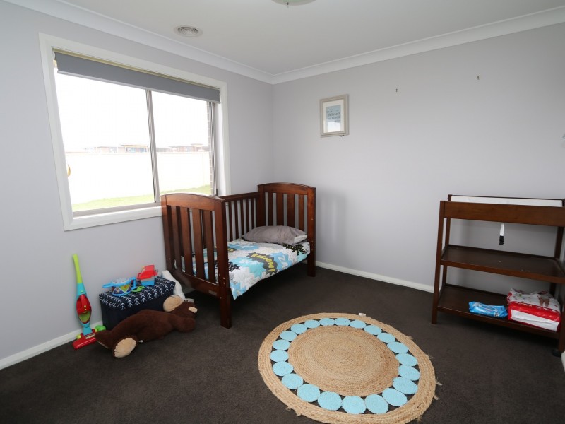 9 Morris Crescent, Gobbagombalin NSW 2650