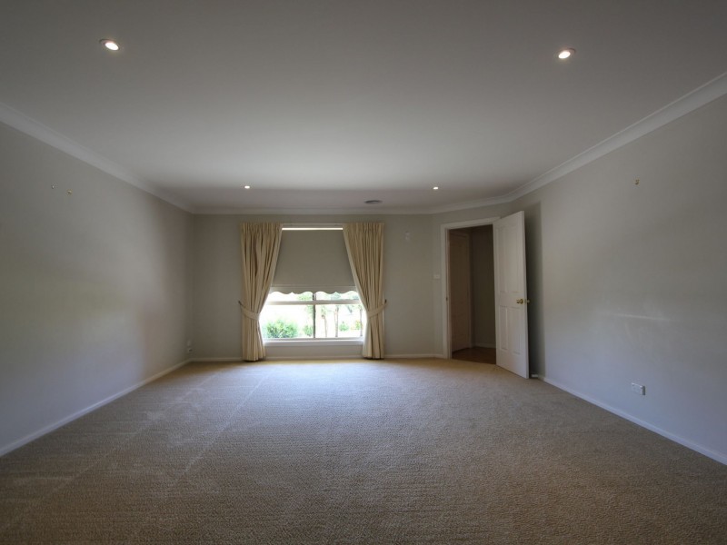 2 Kolor Place, Bourkelands NSW 2650