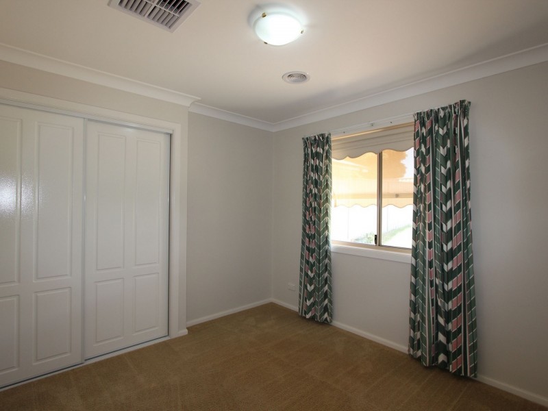2 Kolor Place, Bourkelands NSW 2650