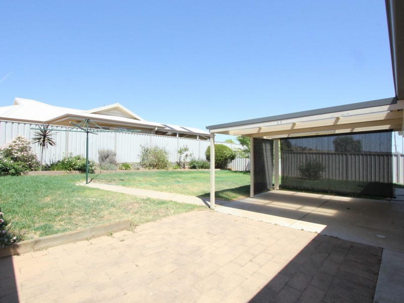 2 Kolor Place, Bourkelands NSW 2650