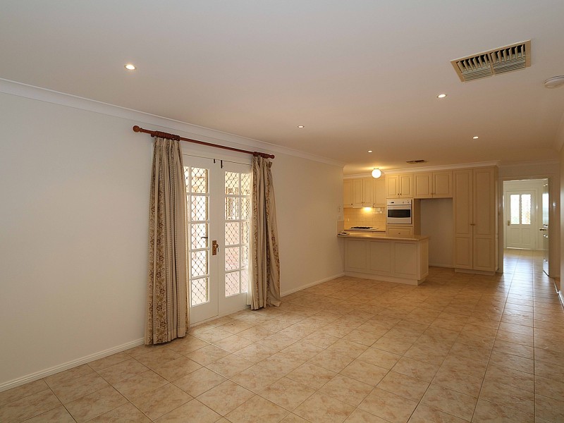 3 Nathan Place, Kooringal NSW 2650