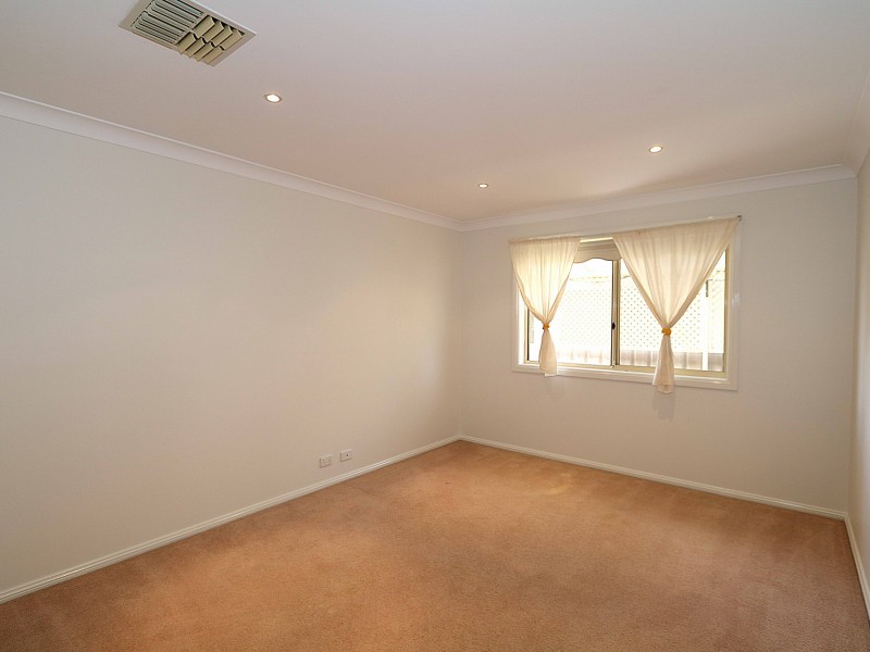 3 Nathan Place, Kooringal NSW 2650