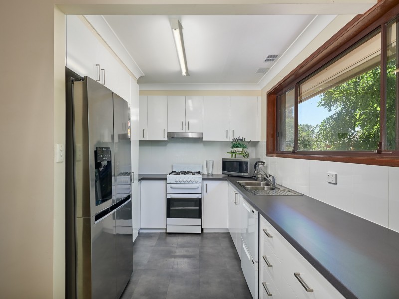 70 Jasmin Crescent, Lake Albert NSW 2650